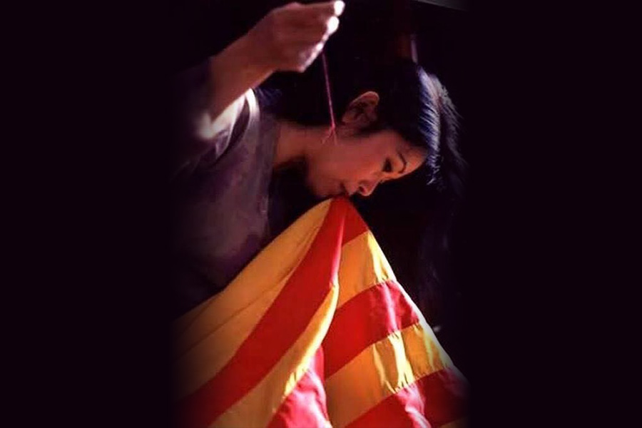 Deux drapeaux pour un pays , soleil de la liberté ou sang de l’indépendance