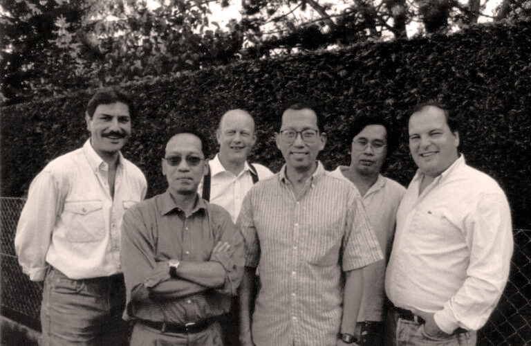 Les membres fondateurs en 1990 (de gauche à droite)  Jean-Marc Comte, Hoang Dinh Tuong, Paul Keiser, Luy Nguyen Tang, Khai Nguyen Dang et Thierry Oppikofer