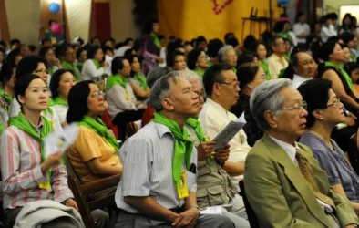 Des-catholiques-retrouvent-occasion-fete-Eglise-Vietnam-dans-leur-paroisse-Paris_1
